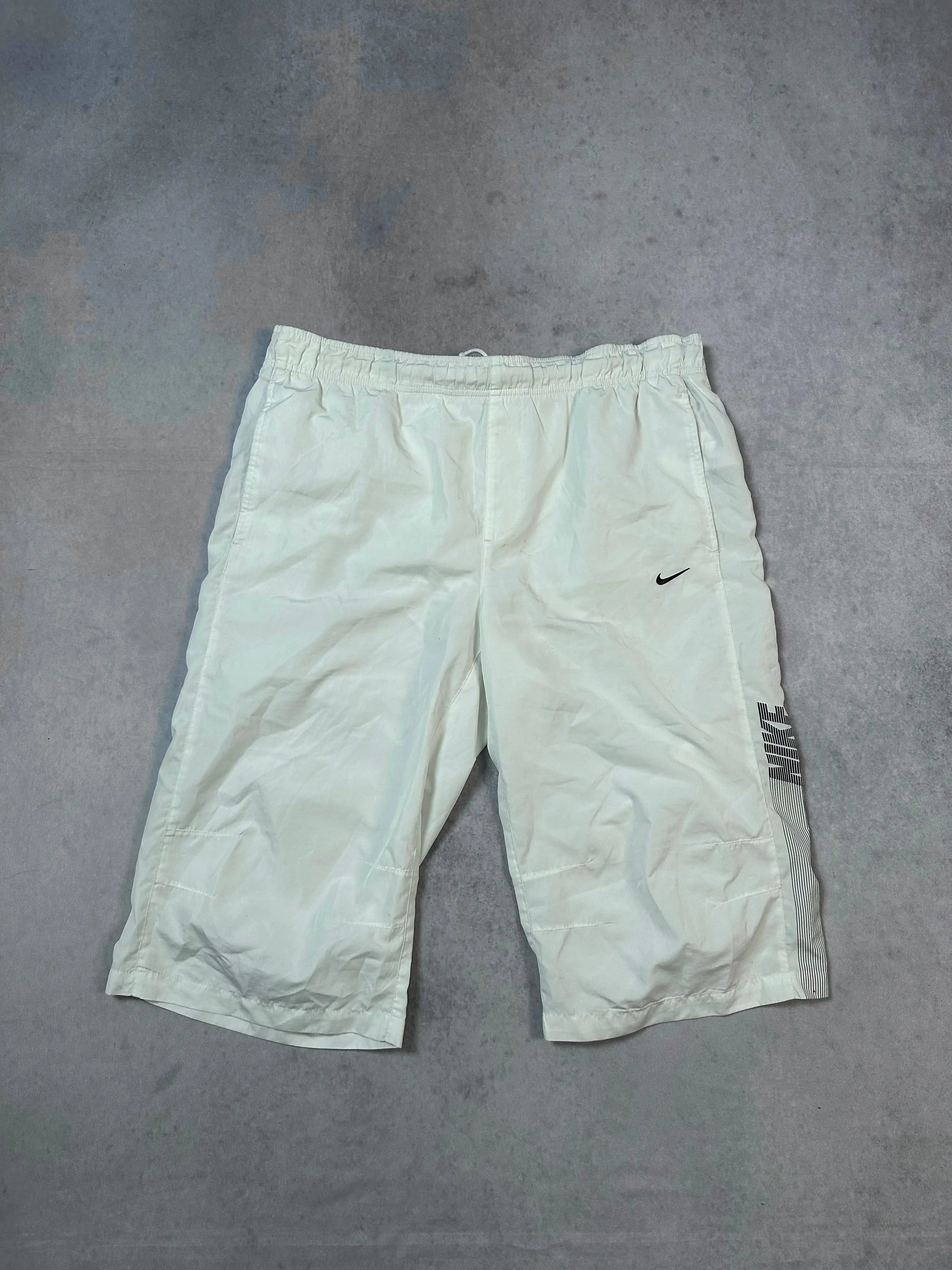 White Nike Shorts (XL) Vierzweiplug
