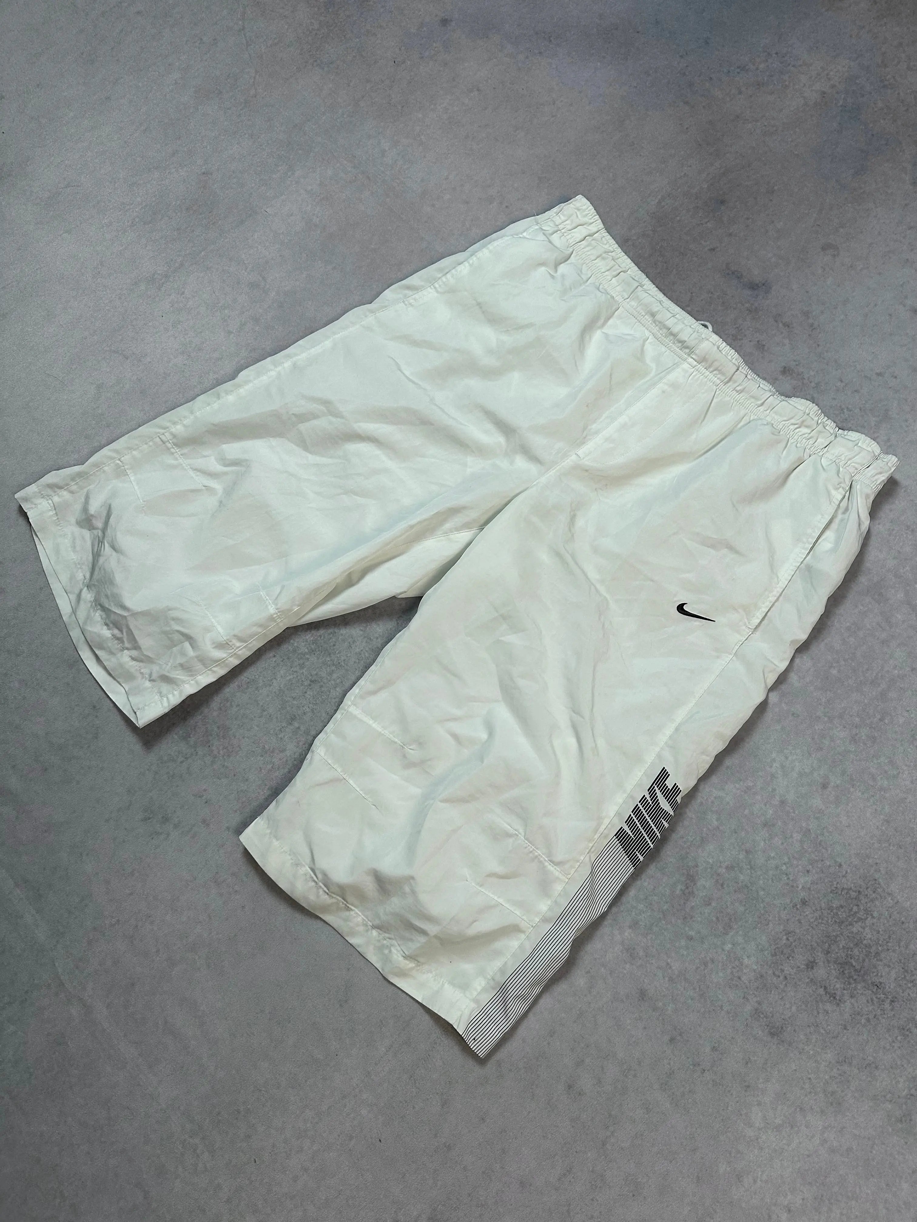 White Nike Shorts (XL) Vierzweiplug